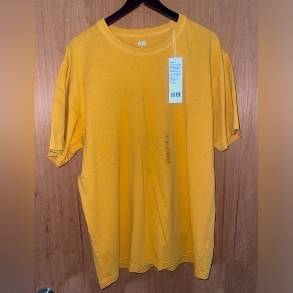 Uniqlo t-shirt